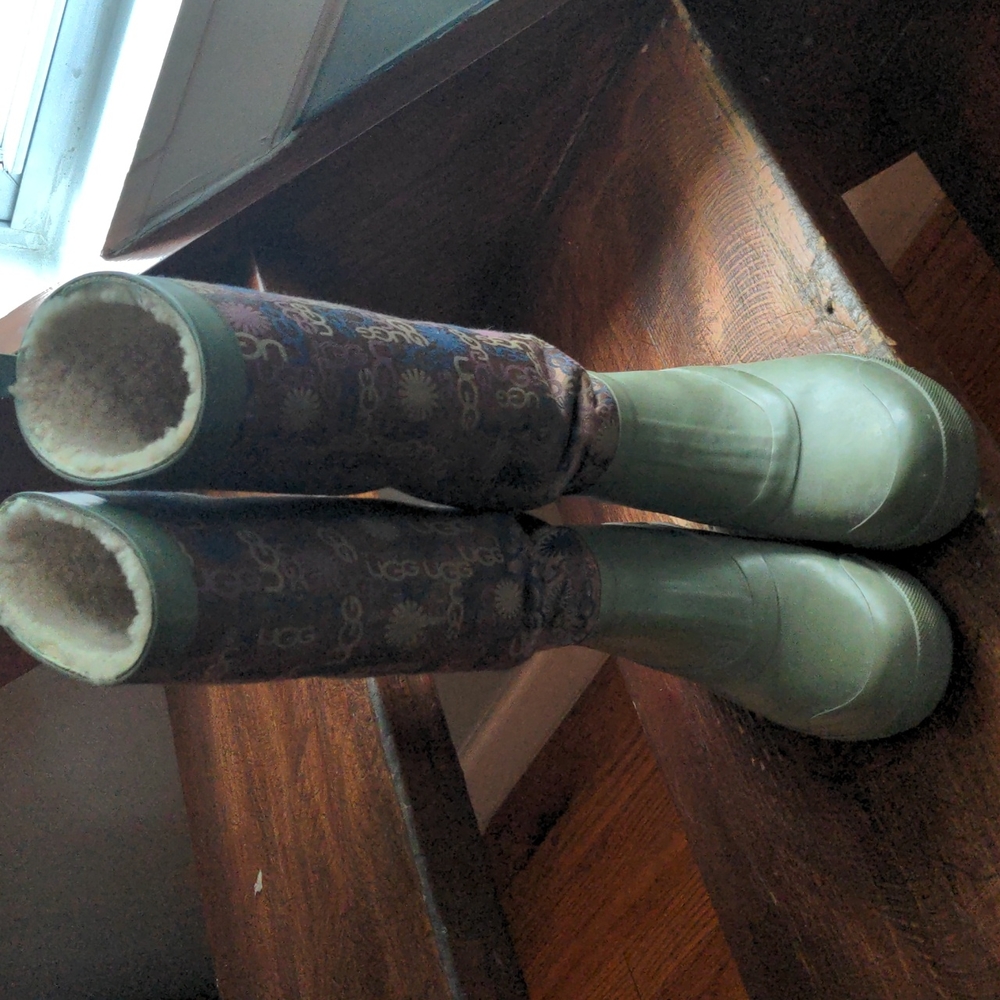Ugg rain and winter boots - Olive - Size 7